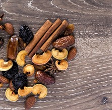 آنچه درباره میوه خشک باید بدانید + خواص و مزایای آن 3 دارچین و هلو و خرمای خشک شده