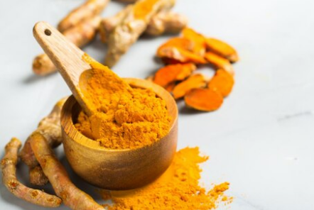 آموزش صفر تا 100 آسیاب کردن زرد چوبه با دستگاه آسیاب کن 1 آسیاب کردن زرد چوبه با دستگاه آسیاب کن