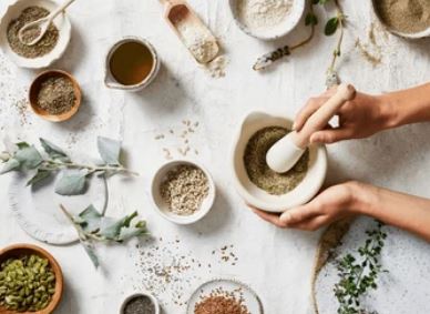 تهیه پودر دارچین با دستگاه آسیاب کن + خواص آن 1 تهیه پودر دارچین با دستگاه آسیاب کن - آریا تجهیزات